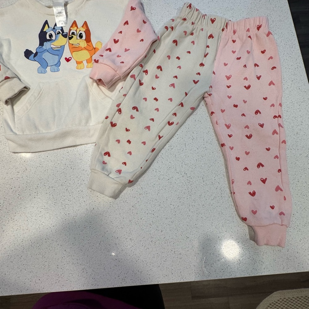 Bluey Girls Valentines Day Heart Sweatshirt and Pants Set, 3T